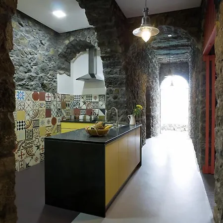 Azorean Urban Penzion 3*